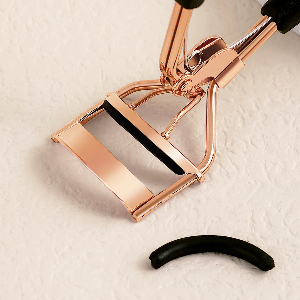 Portable Eyelash Curler — 15 Silicone Pads Stainless Steel